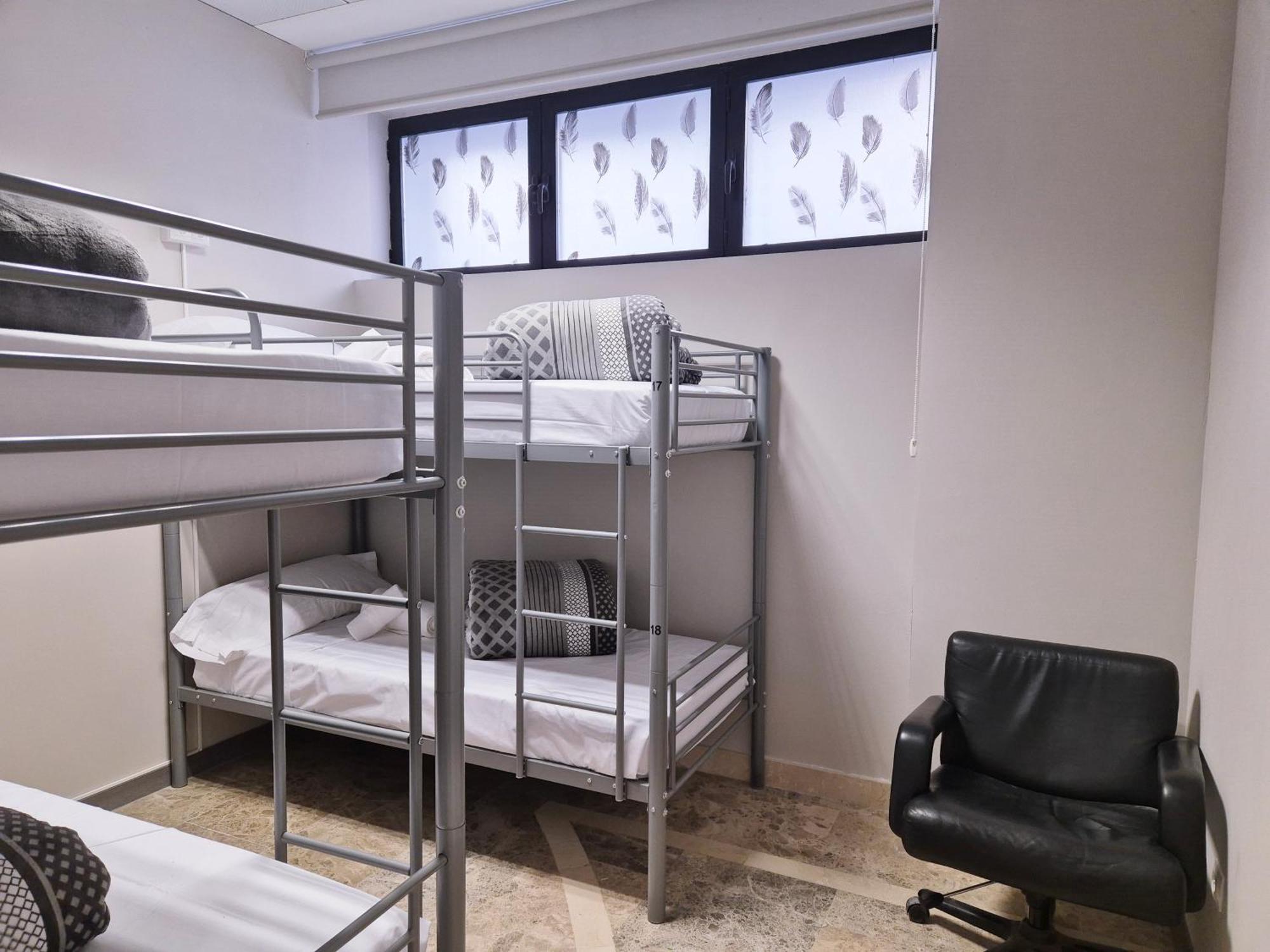 Lai Hostel Madrid Extérieur photo